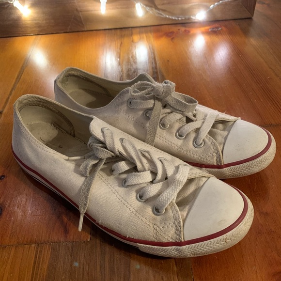 White converse - Picture 2 of 4